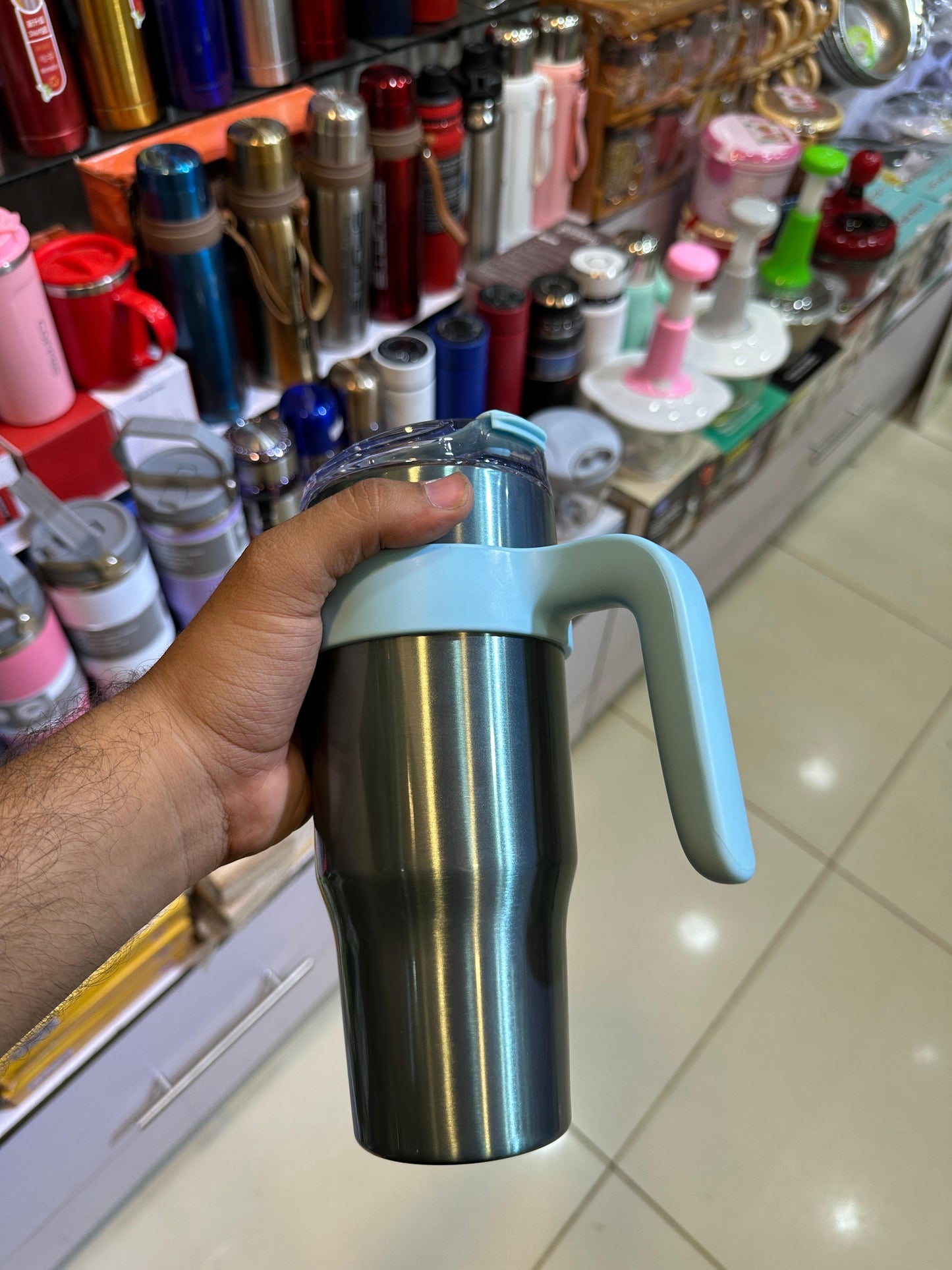 Flexi handle tumbler
